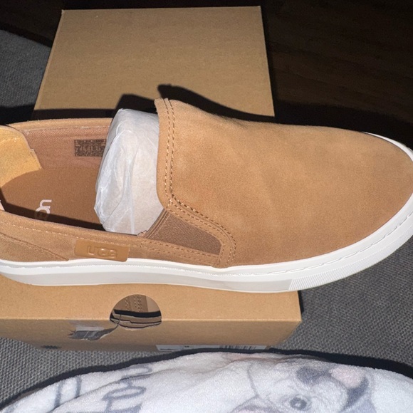 UGG Women’s Tan Slip-On Shoes - Picture 5 of 6